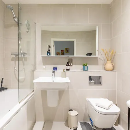 شقة Homely 1Bd Flat Close To Waterfront