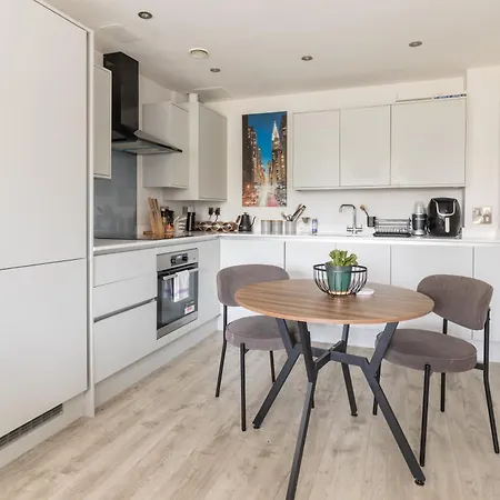Homely 1Bd Flat Close To Waterfront بريستول