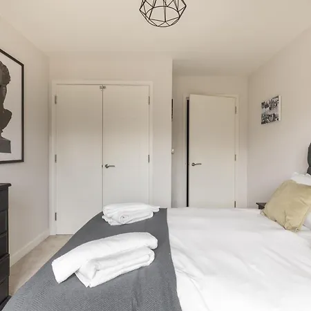 Homely 1Bd Flat Close To Waterfront شقة