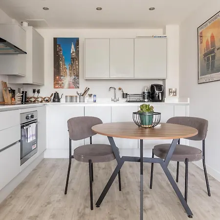 Homely 1Bd Flat Close To Waterfront *